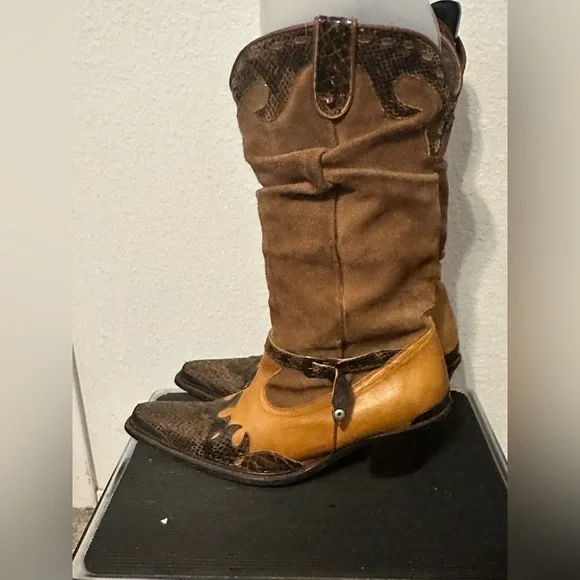 Women’s Two-Tone Brown Western Boot - Picture 2 of 7